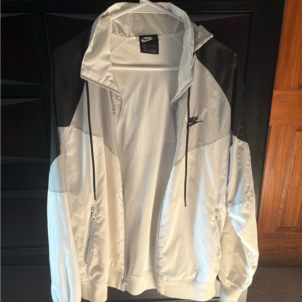 Nike Men's Black and Gray Windbreaker
